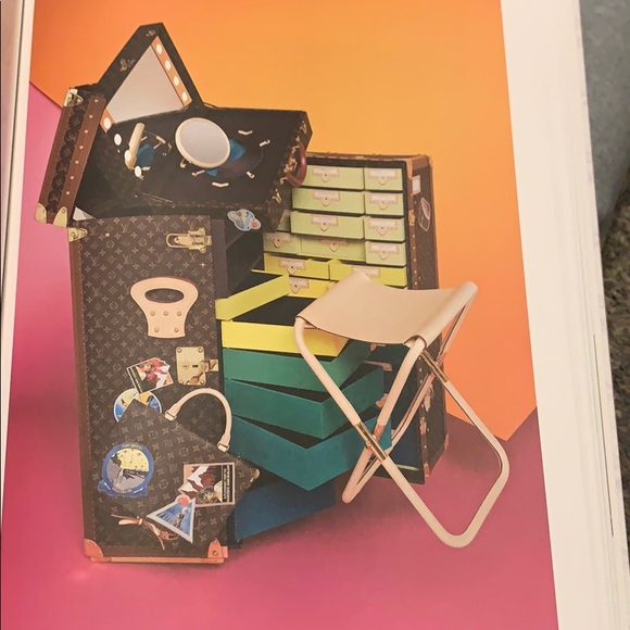 LOUIS VUITTON COFFEE TABLE BOOK - Picture 5 of 5